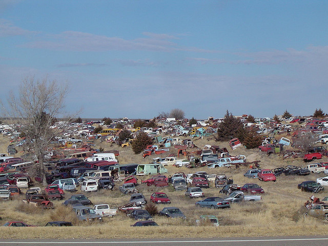 File:Junk Cars 1313.jpg