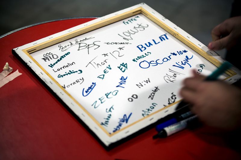 File:Qhlan2017 Signed painting.jpg